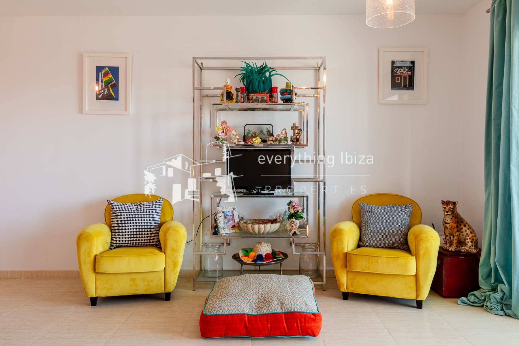 Ground Floor Corner Apartment with Contemporary Bohemium Charm Close to the Nearby Beach - for sale by everything ibiza Properties - ref. 1894