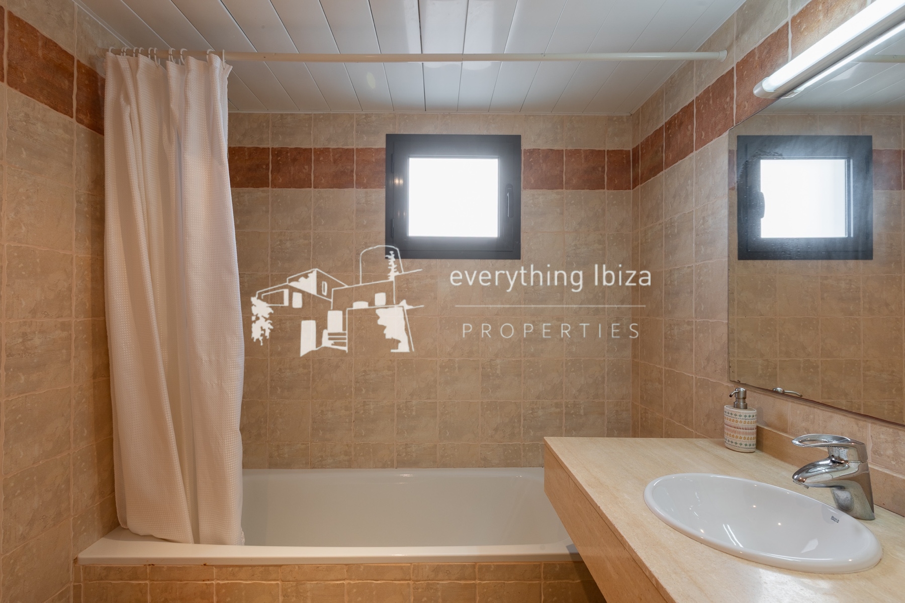 Ground Floor Corner Apartment with Contemporary Bohemium Charm Close to the Nearby Beach - for sale by everything ibiza Properties - ref. 1894