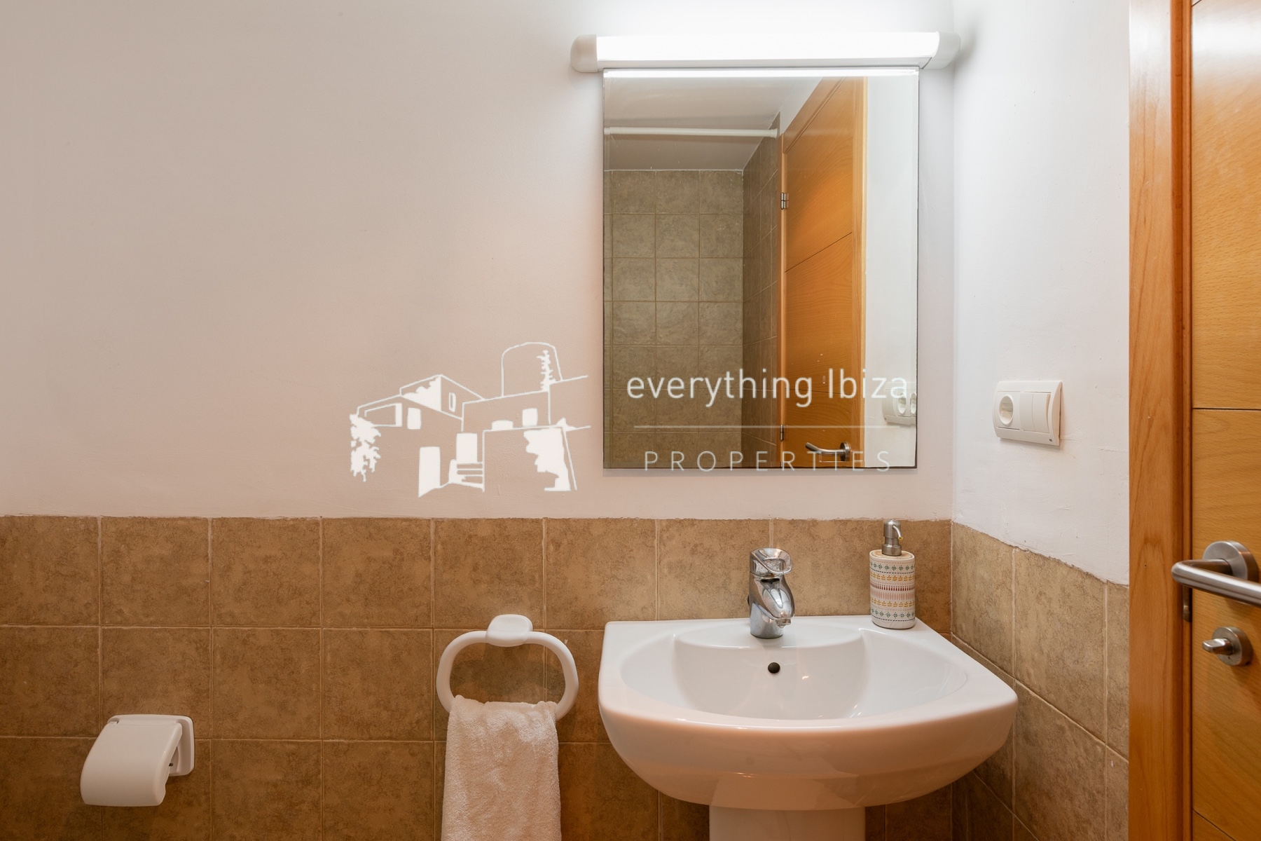 Ground Floor Corner Apartment with Contemporary Bohemium Charm Close to the Nearby Beach - for sale by everything ibiza Properties - ref. 1894