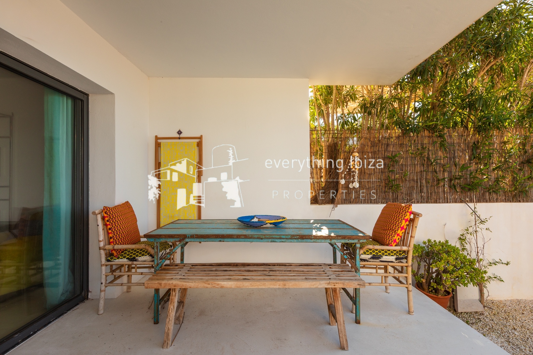 Ground Floor Corner Apartment with Contemporary Bohemium Charm Close to the Nearby Beach - for sale by everything ibiza Properties - ref. 1894