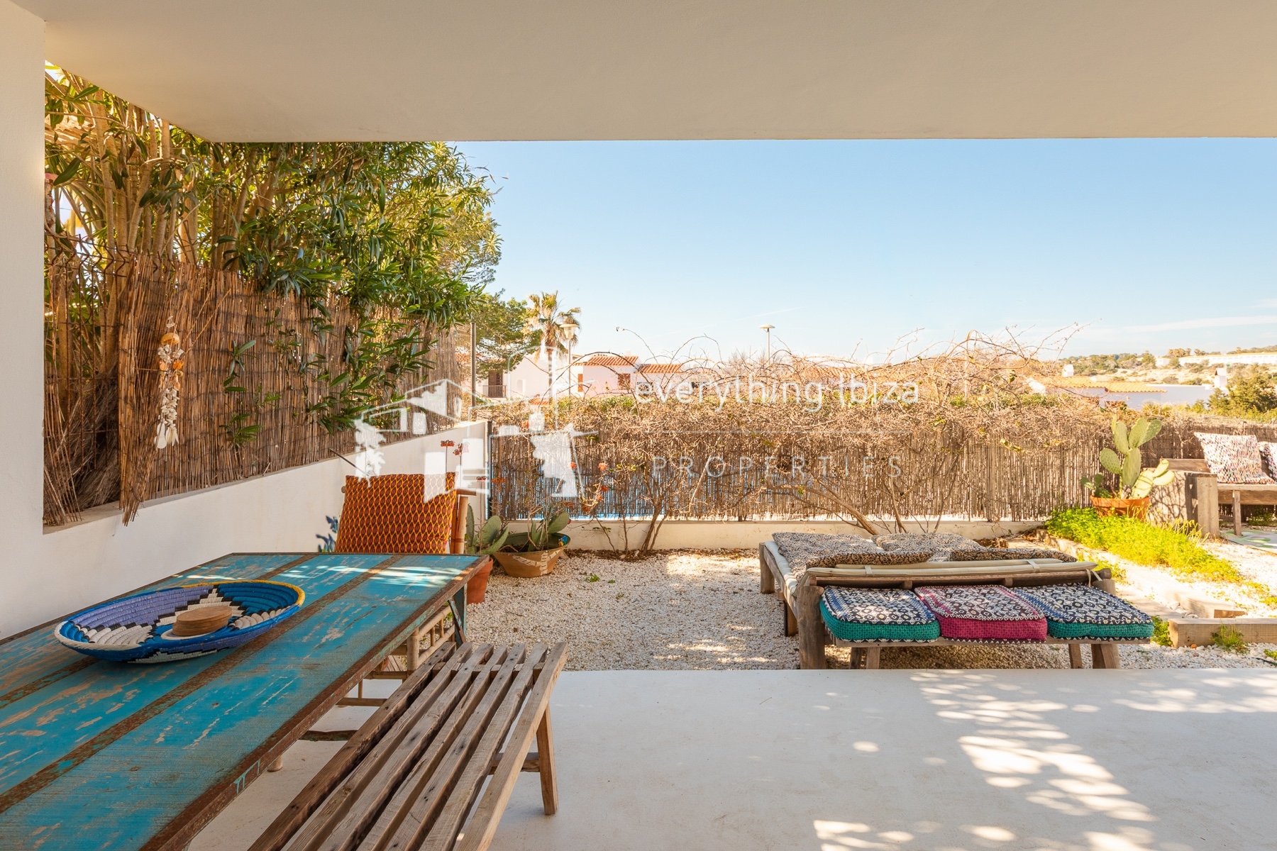 Ground Floor Corner Apartment with Contemporary Bohemium Charm Close to the Nearby Beach - for sale by everything ibiza Properties - ref. 1894