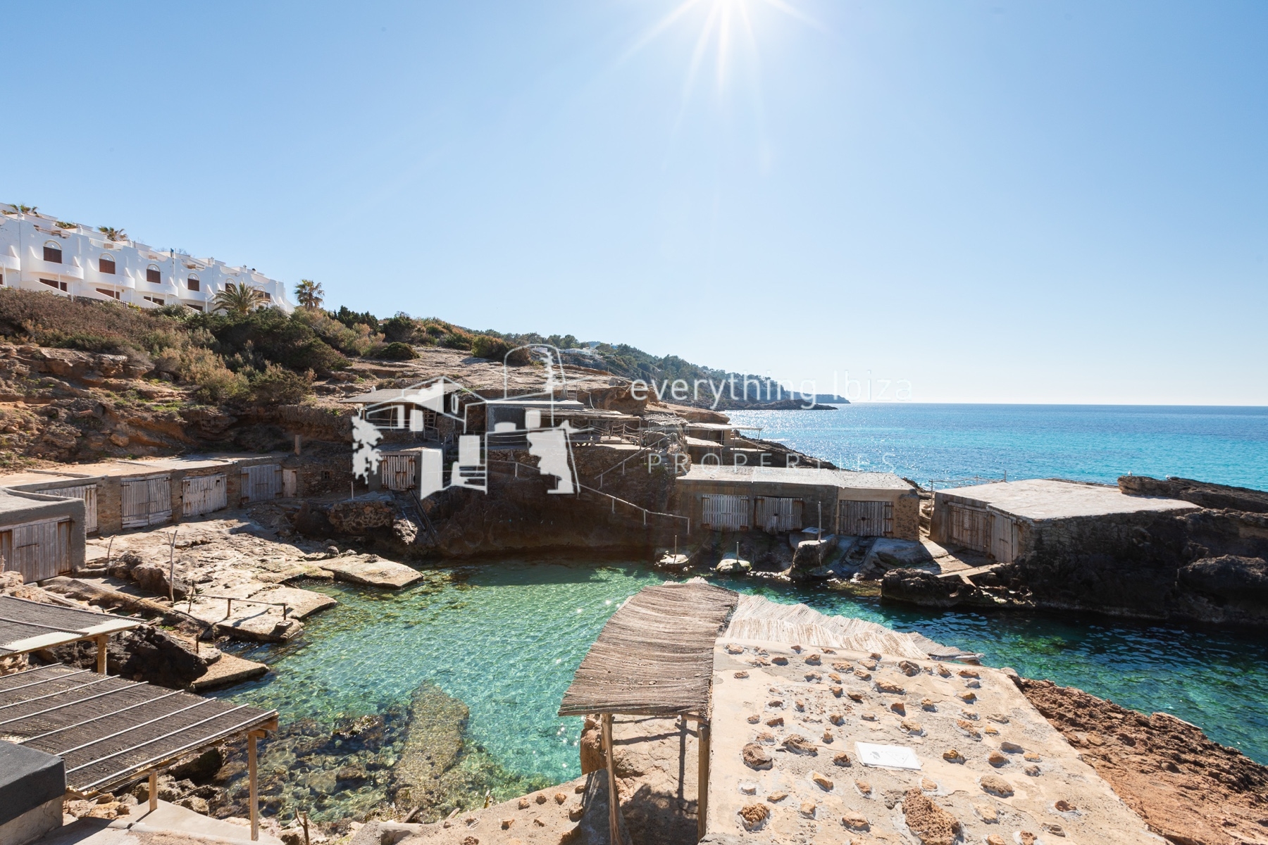 Ground Floor Corner Apartment with Contemporary Bohemium Charm Close to the Nearby Beach - for sale by everything ibiza Properties - ref. 1894