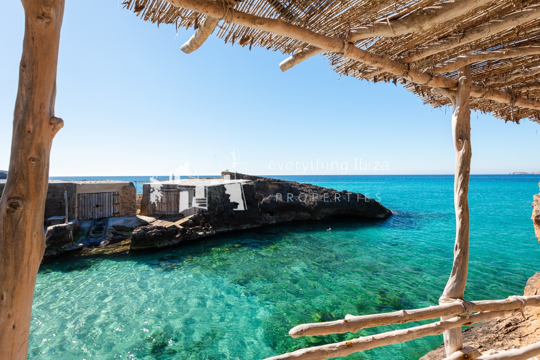 Ground Floor Corner Apartment with Contemporary Bohemium Charm Close to the Nearby Beach - for sale by everything ibiza Properties - ref. 1894