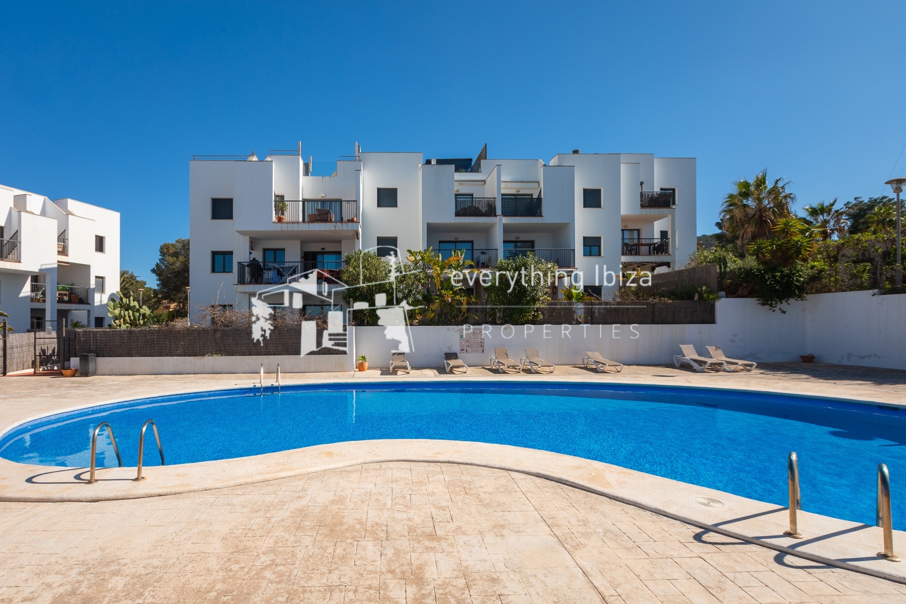 Ground Floor Corner Apartment with Contemporary Bohemium Charm Close to the Nearby Beach - for sale by everything ibiza Properties - ref. 1894