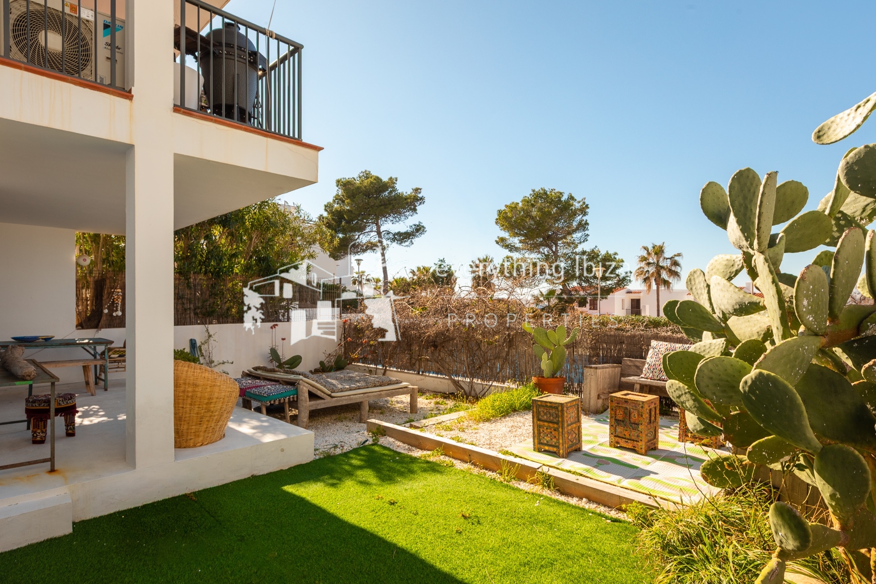 Ground Floor Corner Apartment with Contemporary Bohemium Charm Close to the Nearby Beach - for sale by everything ibiza Properties - ref. 1894