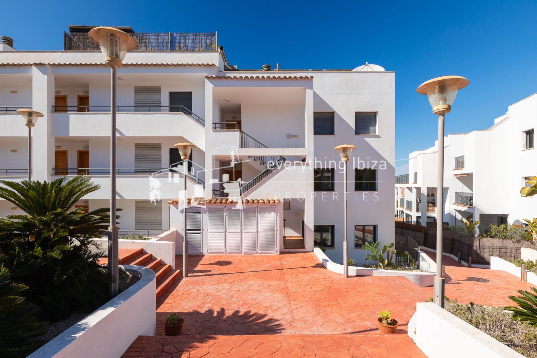 Ground Floor Corner Apartment with Contemporary Bohemium Charm Close to the Nearby Beach - for sale by everything ibiza Properties - ref. 1894