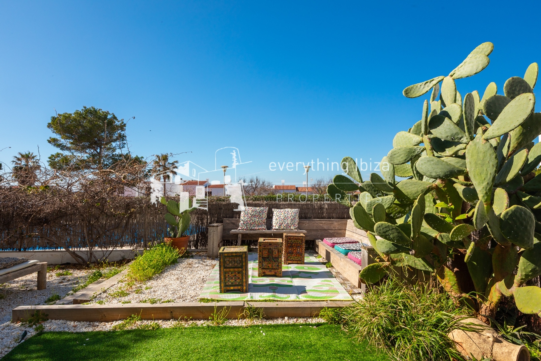 Ground Floor Corner Apartment with Contemporary Bohemium Charm Close to the Nearby Beach - for sale by everything ibiza Properties - ref. 1894