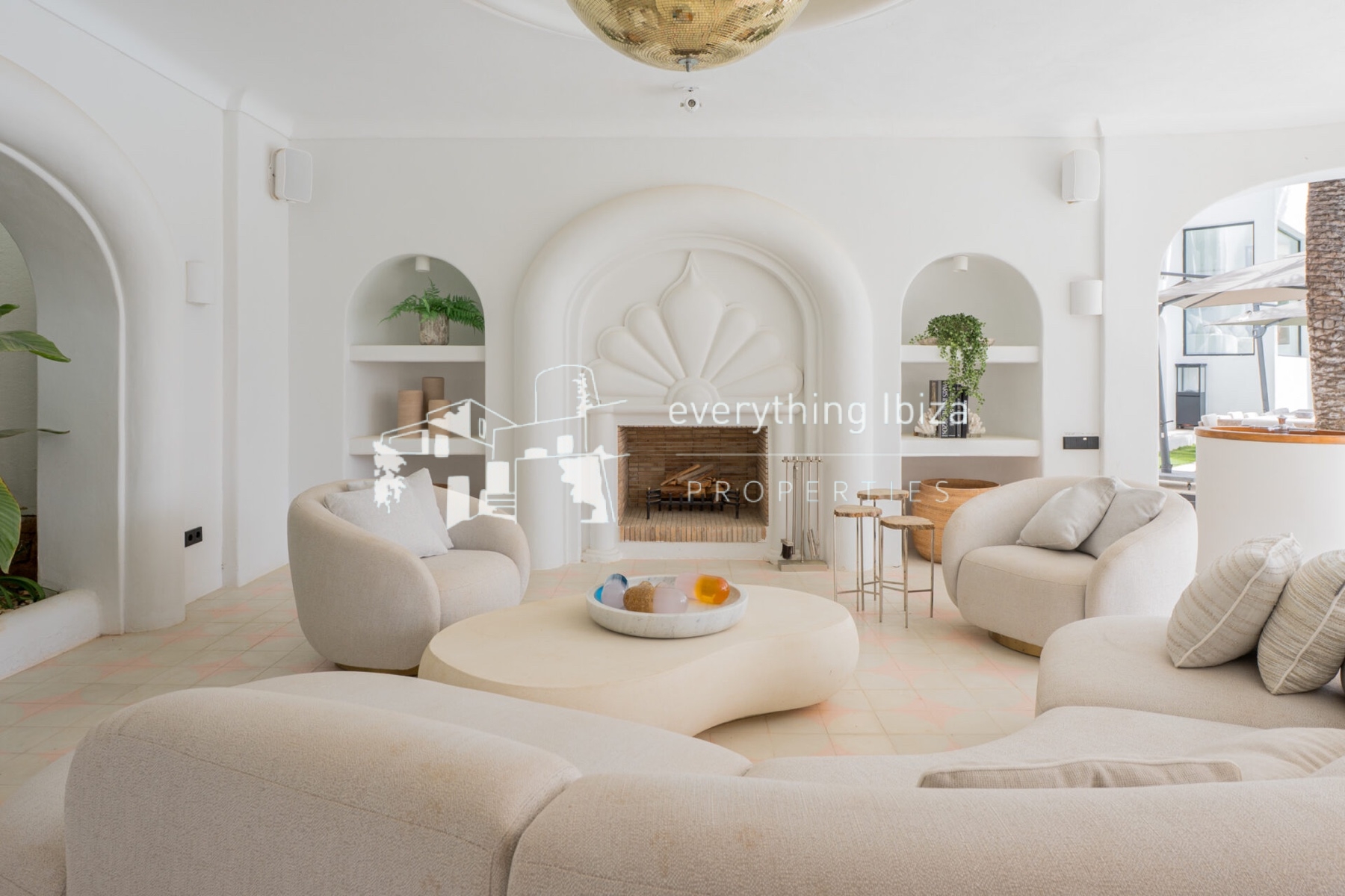 Magnificent Luxury Villa Set in a Stunning Large Private Estate with Amazing Sea and Sunset Views - for sale by everything ibiza Properties - ref. 1895