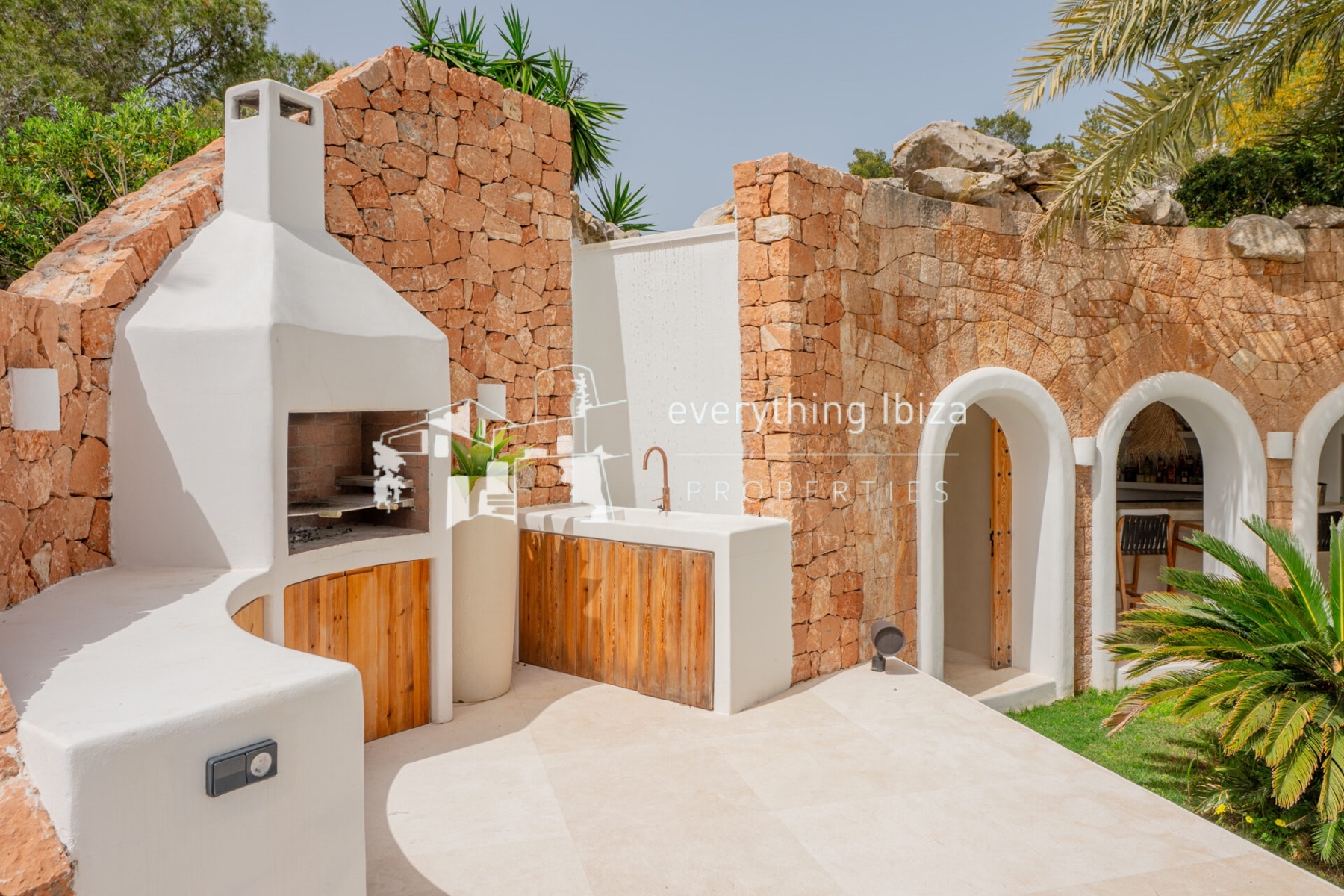 Magnificent Luxury Villa Set in a Stunning Large Private Estate with Amazing Sea and Sunset Views - for sale by everything ibiza Properties - ref. 1895