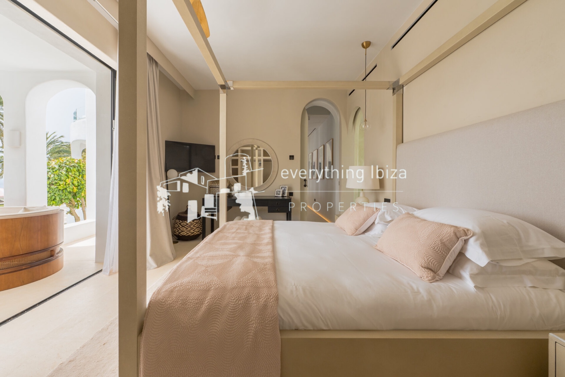 Magnificent Luxury Villa Set in a Stunning Large Private Estate with Amazing Sea and Sunset Views - for sale by everything ibiza Properties - ref. 1895