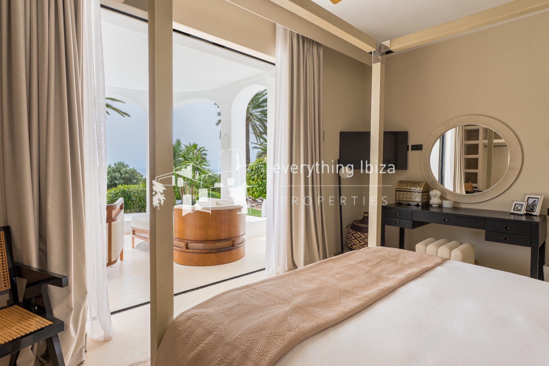 Magnificent Luxury Villa Set in a Stunning Large Private Estate with Amazing Sea and Sunset Views - for sale by everything ibiza Properties - ref. 1895