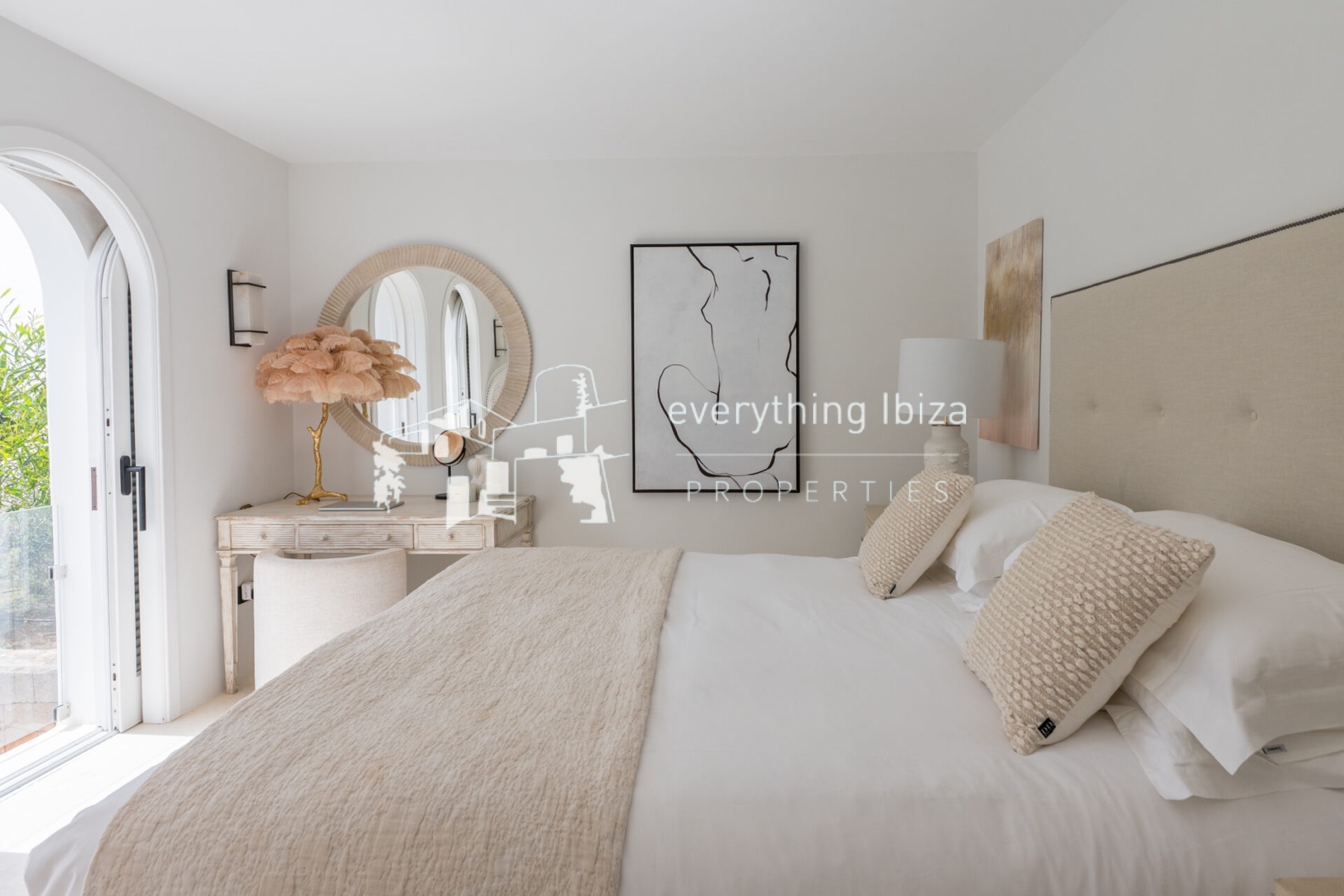 Magnificent Luxury Villa Set in a Stunning Large Private Estate with Amazing Sea and Sunset Views - for sale by everything ibiza Properties - ref. 1895