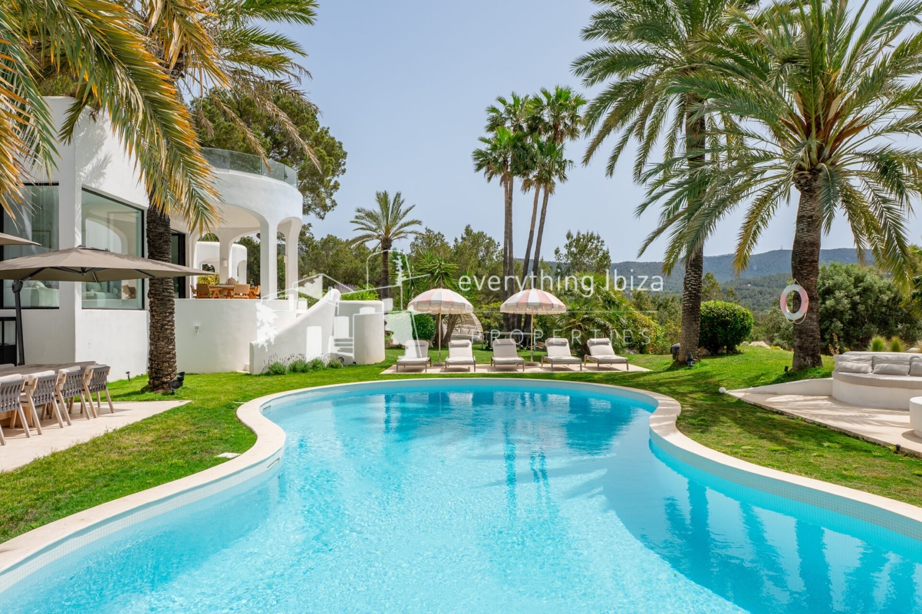 Magnificent Luxury Villa Set in a Stunning Large Private Estate with Amazing Sea and Sunset Views - for sale by everything ibiza Properties - ref. 1895