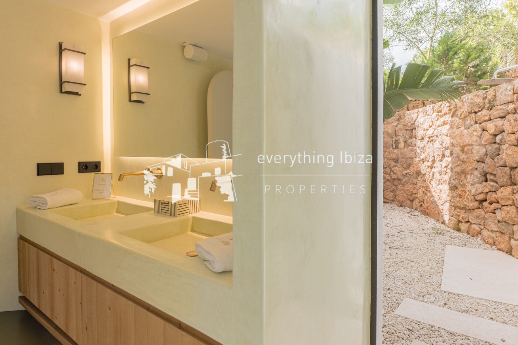 Magnificent Luxury Villa Set in a Stunning Large Private Estate with Amazing Sea and Sunset Views - for sale by everything ibiza Properties - ref. 1895