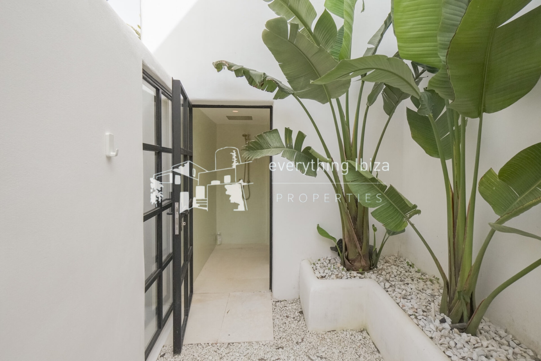 Magnificent Luxury Villa Set in a Stunning Large Private Estate with Amazing Sea and Sunset Views - for sale by everything ibiza Properties - ref. 1895