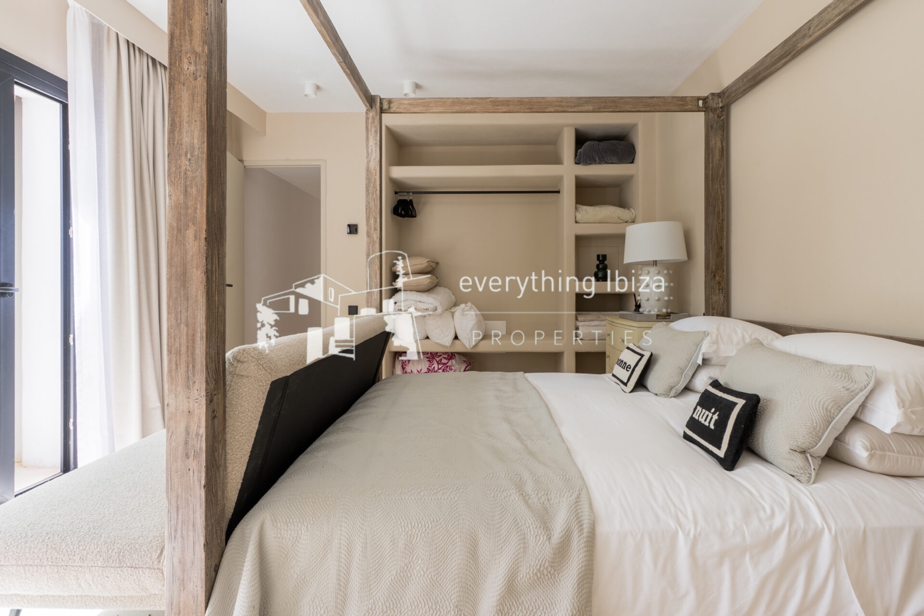 Magnificent Luxury Villa Set in a Stunning Large Private Estate with Amazing Sea and Sunset Views - for sale by everything ibiza Properties - ref. 1895