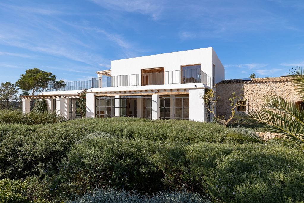 Exceptional Blakstad Finca Set On A Large Country Plot Close to Santa Gertrudis in Santa Gertrudis — Finca