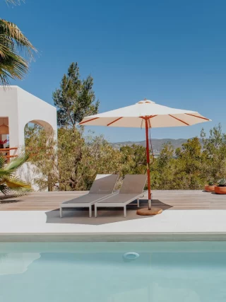 Magnificent Luxury Villa Offering Privacy and Stunning Panoramic Views📍 San Agustin, Sant Josep de Sa TalaiaTucked into the hills of San Agustín—one of Ibiza’s most authentic and exclusive neighborhoods—this fully renovated villa offers total privacy without sacrificing access to the best of the island. From its elevated position, the property captures sweeping views of green hills, rugged mountains, and a side glance of the shimmering Mediterranean.You’re just minutes from Ibiza’s most iconic beaches—Cala Bassa, Cala Conta, and Cala Tarida—where turquoise water and unforgettable sunsets await. Nearby villages San Agustín and San José offer excellent dining, boutique shopping, and local markets. Ibiza Town is only 20 minutes away, giving you quick access to world-class nightlife and culture.DM for Details·🔑 Ref:  1828🔑 Plot:  2,034 m2🔑 House:  259 m2🔑 Bed:  4🔑 Bath:  4·🏠  Guide Price: 2.950.000 €·👩🏼‍💻 Get in touch with yvonne@everythingibiza.com / scarlett@everythingibiza.com☎️ (+34) 971 80 36 80www.everythingibiza.com