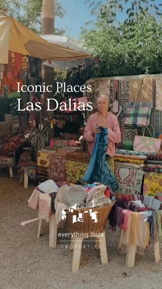 Some call it a market —but for those who know, Las Dalias is a feeling. ✨The scent of incense, live music floating in the air, and stalls that haven’t changed in decades.It’s the hippy Ibiza — the real one — still beating under the sun. 🌞🌸A place where time slows down, and memories feel close.